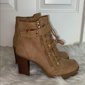 Super cute zip up heel boots!!